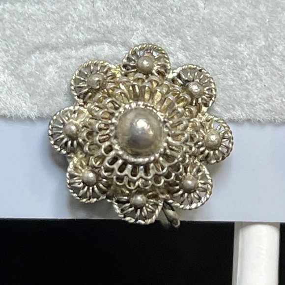 Vintage Siam Sterling Silver Flower Screw Back Earrings (3782) - Picture 2 of 5